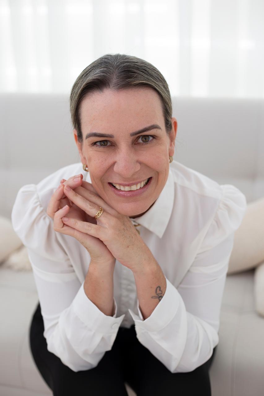 Nágila Silva Dal Poz da Silveira.